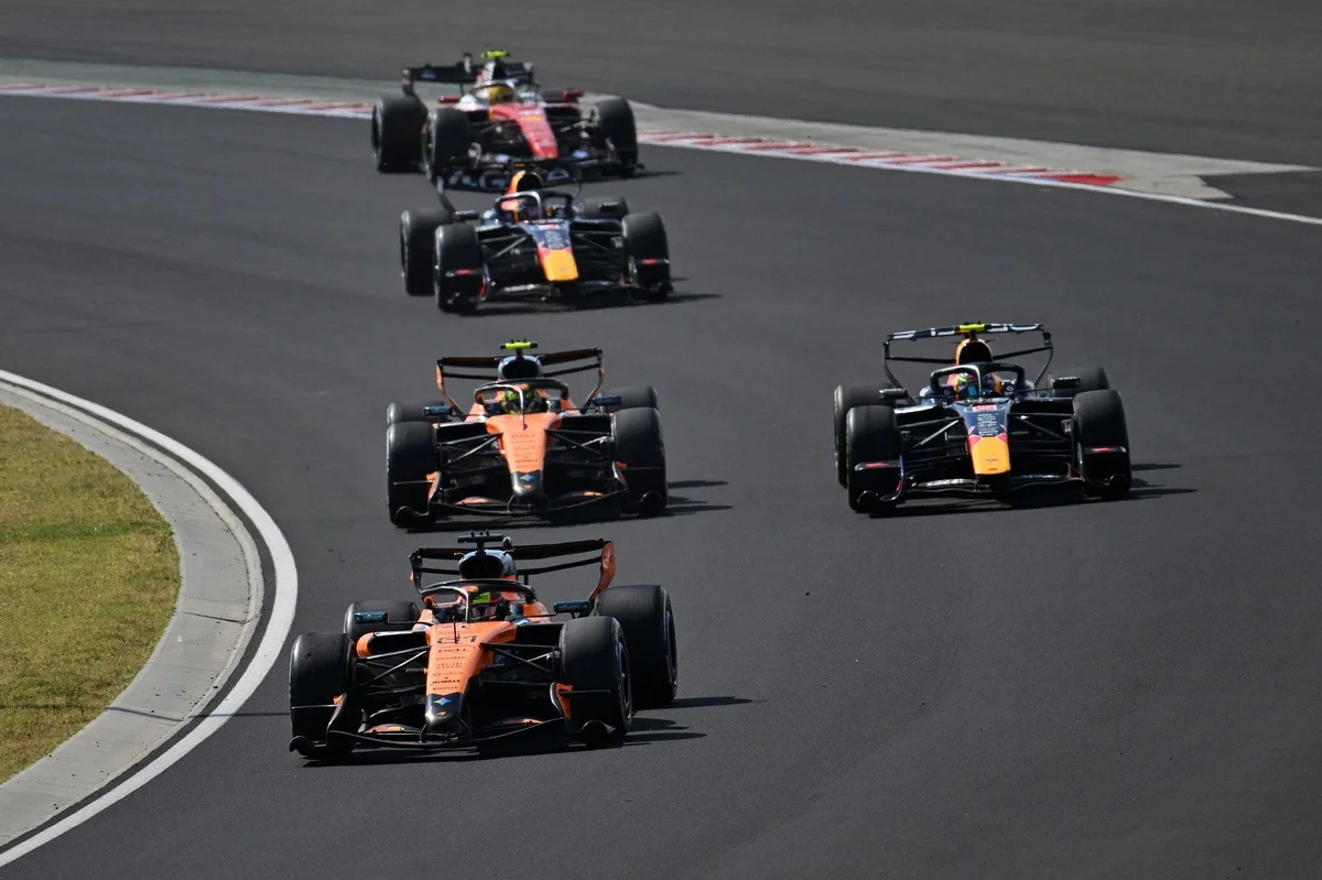 Hadjar a dû aider Verstappen : "J'ai vite compris quand ils m'ont laissé en piste..."