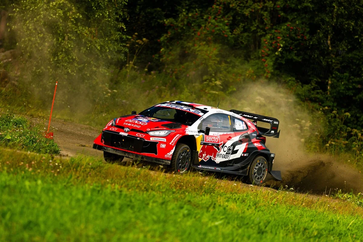 Ogier passe entre les gouttes en Finlande, Fourmaux perd gros