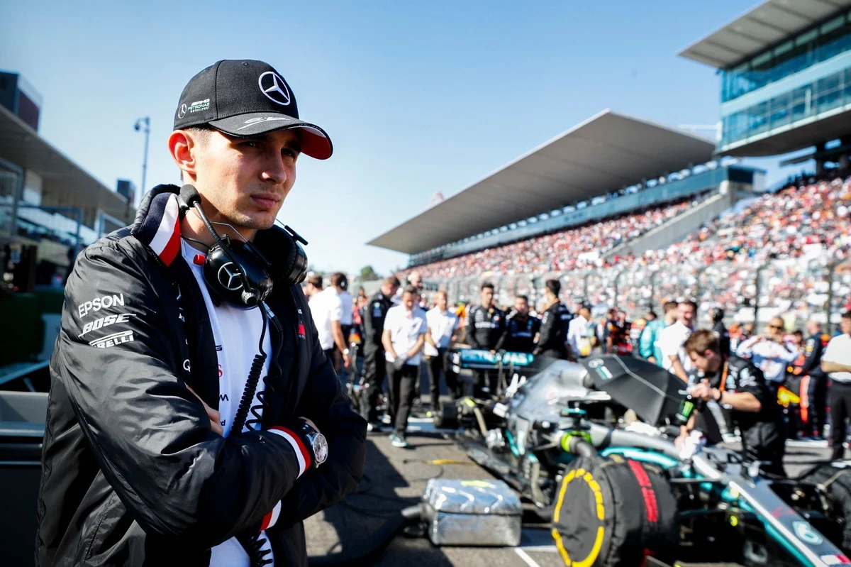 "Je suis retourné dans ma voiture et j'ai pleuré" : Ocon revient sur son année loin de la F1