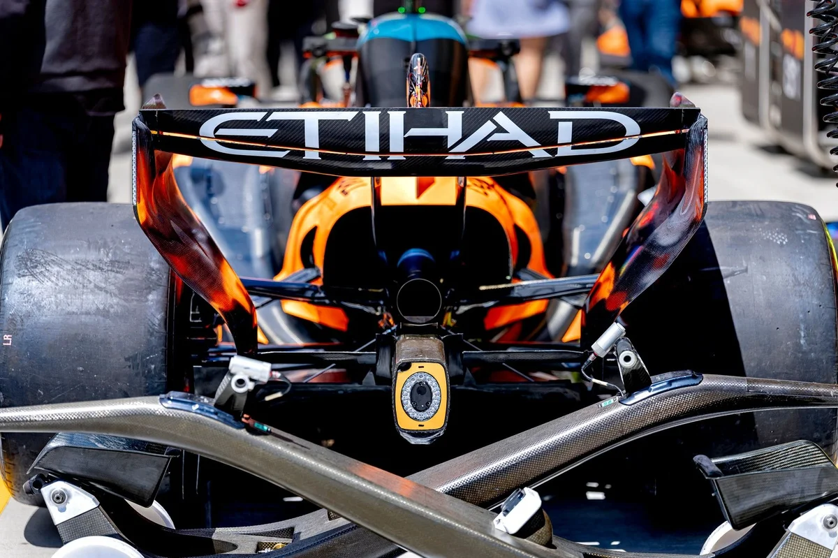 Pourquoi McLaren joue la prudence avec son aileron arrière rotatif
