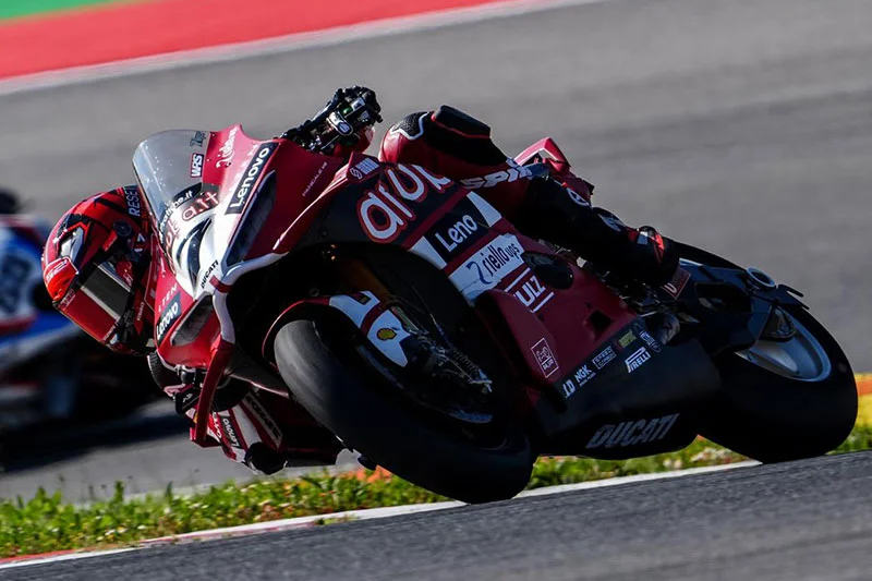Superbike, Balaton Park FP1 : Lecuona pimente l’action en mettant Bulega derrière…
