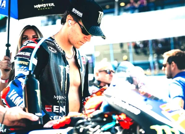 MotoGP – Allô le Mans ? Pourquoi Fabio Quartararo valide la radio « façon F1 » malgré un son de vieille cassette