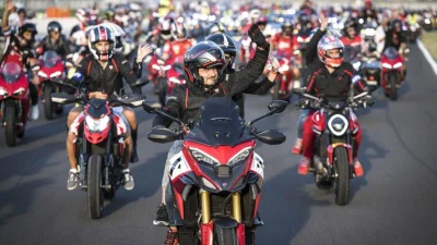 Street – “Une religion rouge ?” : Ducati organise sa propre “messe mondiale” pour ses 100 ans