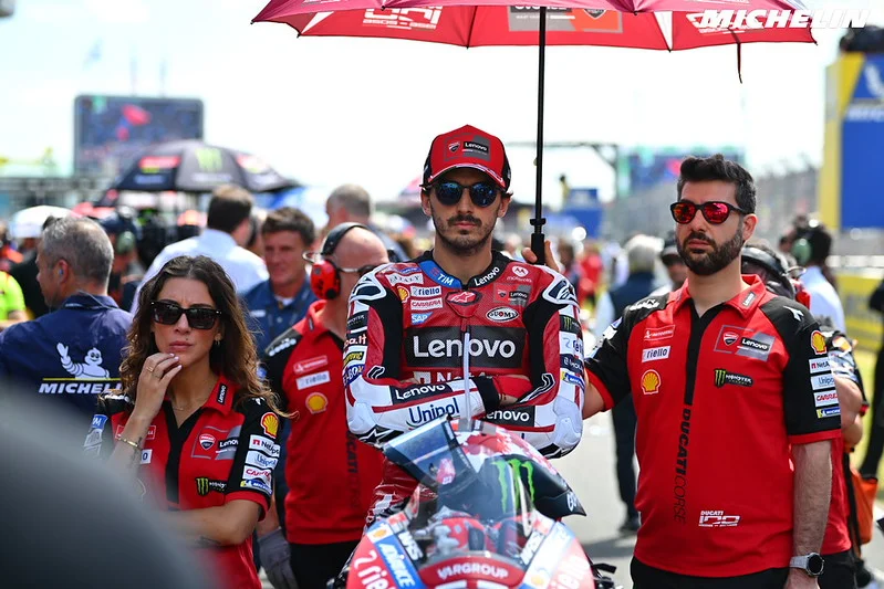 MotoGP Catalogne J0, Pecco Bagnaia a le couteau entre les dents : « Vu comment ça s’est passé au Mans, je suis content que ça reprenne tout de suite »