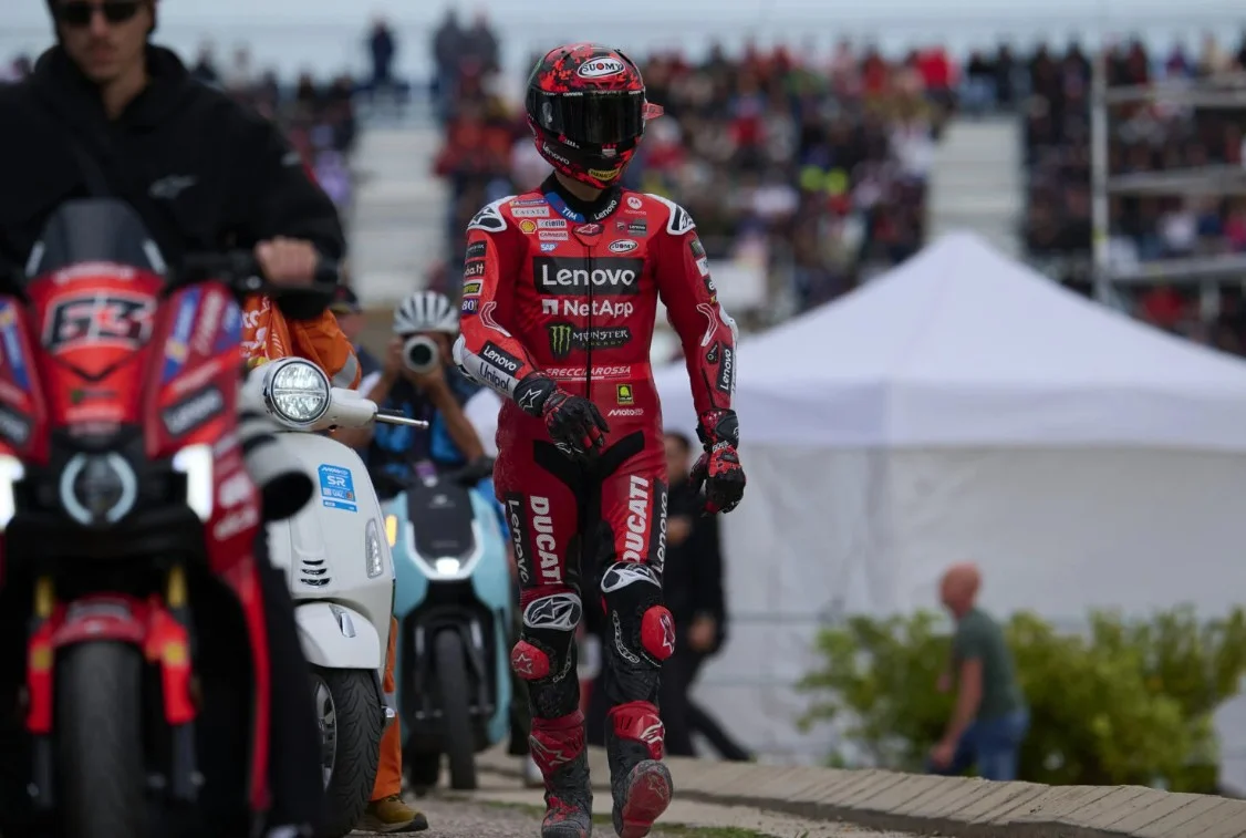 MotoGP – L’ombre du titre perdu : “Bagnaia n’est plus le même”, chez Ducati, le traumatisme de 2024 continue de détruire Pecco