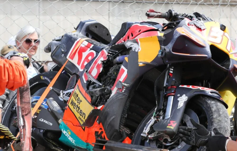 MotoGP – Pedro Acosta estime que la chute de Johann Zarco aurait dû mettre fin au Grand Prix de Catalogne