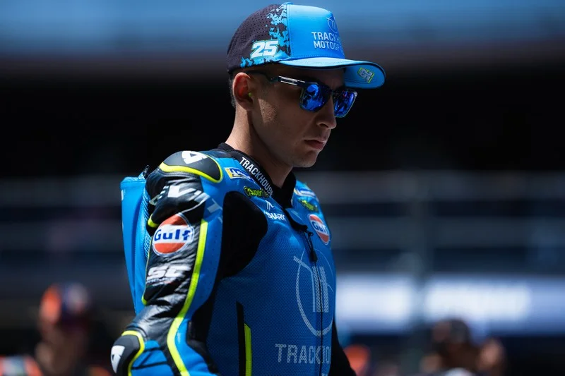 MotoGP, Test Catalogne, Raúl Fernández dans la douleur : « J’ai été touché par des débris de la moto d’Álex Márquez »