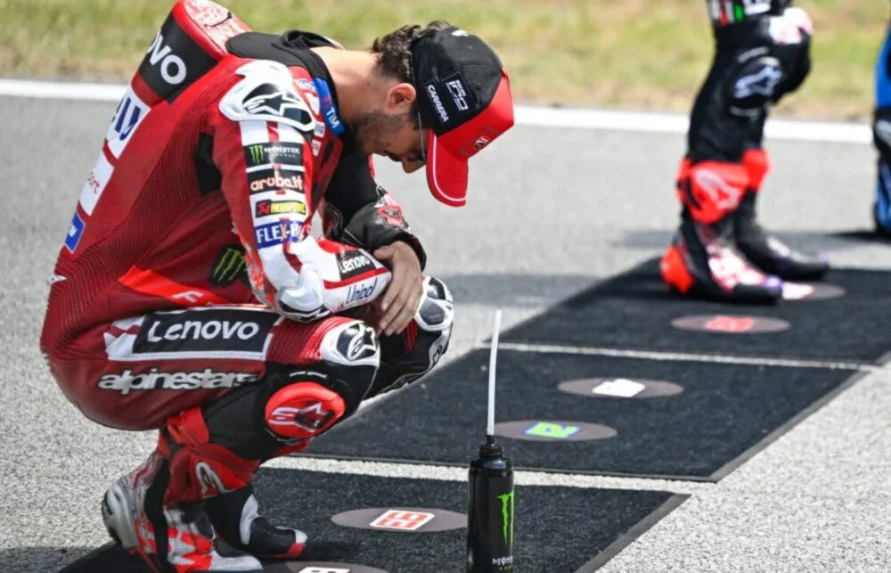 MotoGP – Un comportement EXEMPLAIRE » : Le vibrant hommage d’un commissaire de piste à Bagnaia et Marini
