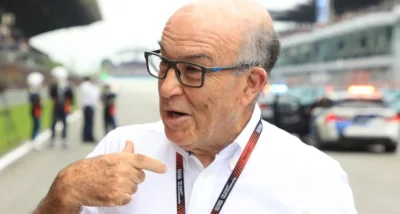 « Le MotoGP serait ruiné en une saison » : la phrase brutale de Carmelo Ezpeleta qui révèle la peur historique d’un syndicat des pilotes