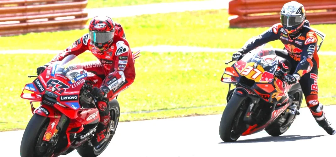 MotoGP – Oscar Haro charge sans filtre : Michelin, les visières jetables et les « problèmes évitables » qui mettent les pilotes en danger