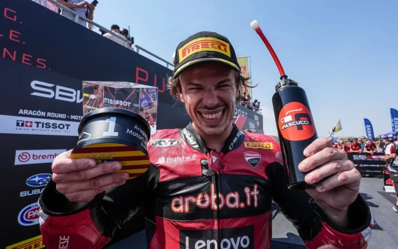 Superbike Aragon Course Superpole : Bulega leur laisse l’avantage, puis se montre sans pitié