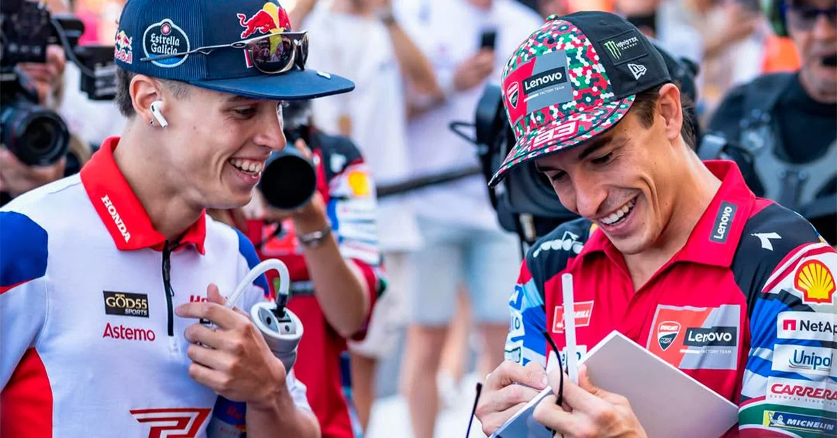 MotoGP VIDEO – Diogo Moreira dépasse Marc Marquez comme un chef… puis se fait gentiment envoyer paître par son idole sur une photo qui fait le buzz !