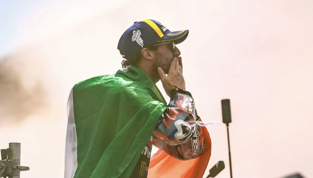 MotoGP – Mugello retourne sa veste ! Après avoir hué Marquez en rouge, les tifosis ovationnent Martin… et Bagnaia s’en réjouit