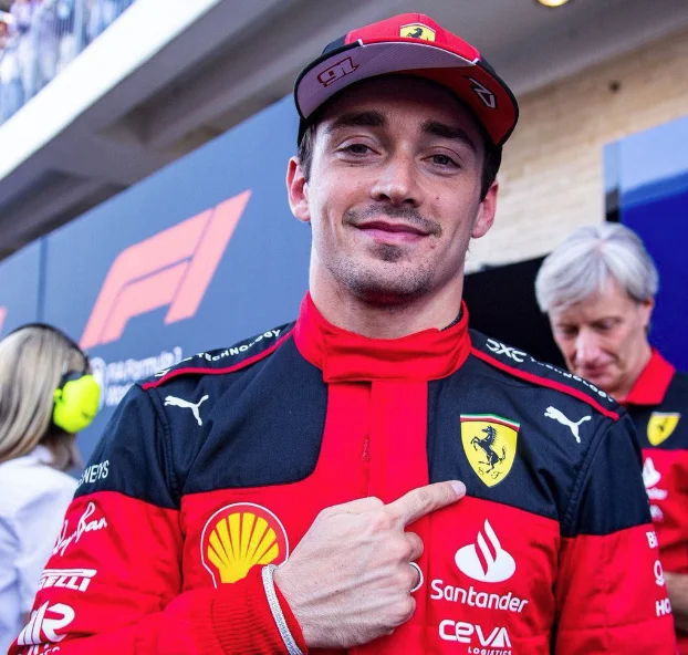 F1 OFFICIEL  : Charles Leclerc et Ferrari prolongent l’histoire : une fidélité devenue rare en Formule 1