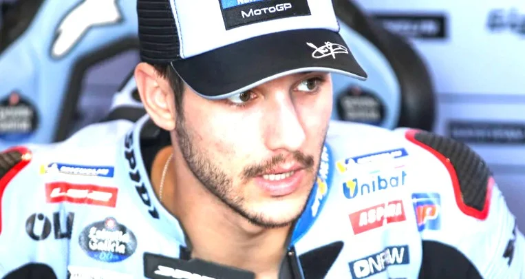 MotoGP – Lecuona vole au secours de Martin et charge le circuit : « Sur une piste normale, ça ne serait jamais arrivé ! »