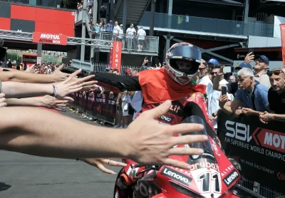 Superbike Course 2 : Bulega est en train de rendre tout le monde fou