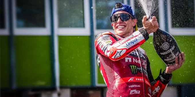 MotoGP – Championnat : Bezzecchi sauvé par son avance, Marquez revient comme un lion, Brno redistribue les cartes du titre 2026