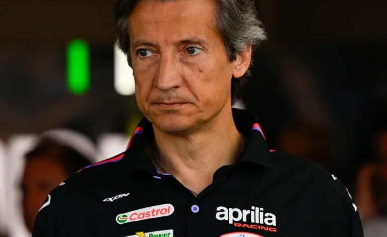 MotoGP, l’incident de Brno – Carlo Pernat pointe du doigt Aprilia : « S’ils s’étaient excusés dès samedi, Bezzecchi aurait pu courir »