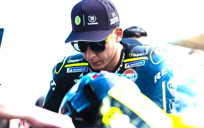 MotoGP – Raul Fernandez héroïque et martyr à Brno : appendicite, nausées, épuisement… et il roule quand même pour Aprilia !