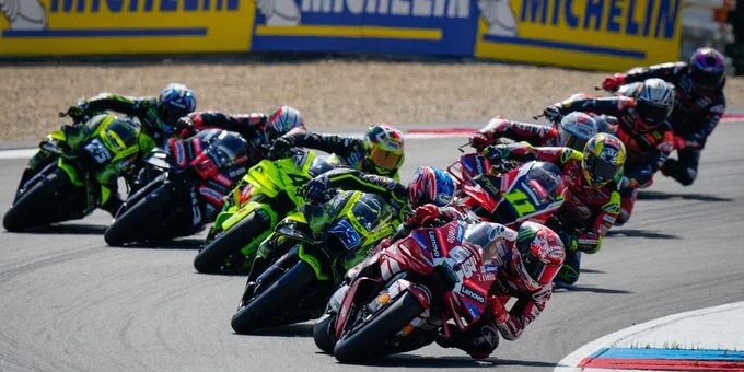 MotoGP – l’union sacrée : les 11 équipes signent jusqu’en 2031, Ezpeleta : « Un moment décisif ! » mais cet accord historique change aussi discrètement l’équilibre du paddock