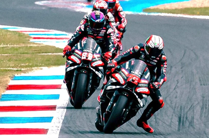MotoGP, Assen J2 – Tension chez Aprilia : Bezzecchi et Martin se sont battus comme des chiffonniers, « c’était un geste délibéré pour lui montrer les limites ! » dit Guintoli