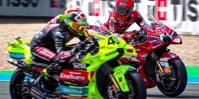 MotoGP – VIDEO, Di Giannantonio reproduit le coup de Rossi sur Marquez à Assen : « C’était une copie conforme »