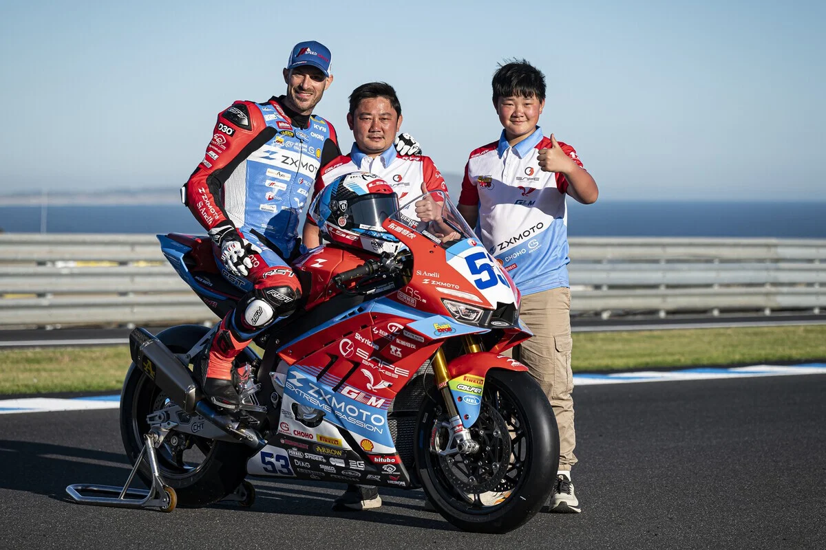 Street – ZXMOTO, la folie douce : un mécanicien autodidacte crée la marque chinoise qui terrasse Ducati !