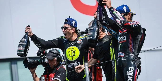 MotoGP – Assen, Ogura, la victoire qui déchire : Aprilia triomphe, mais c’est grâce à TrackHouse