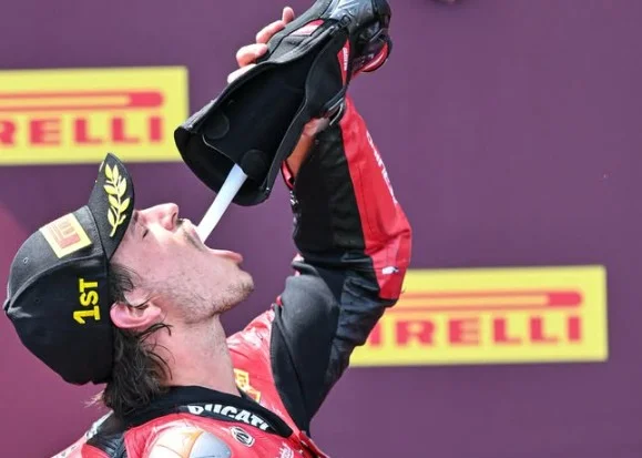 MotoGP – Bulega valide la première chute sur la Ducati 850 : « Une petite erreur » … Et il attend La « Race of Champions » du WDW avec un esprit revanchard !
