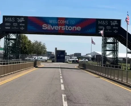 Liberty Media déjà prise en flag ? Silverstone a presque fait disparaître le MotoGP devant 564 000 fans de F1