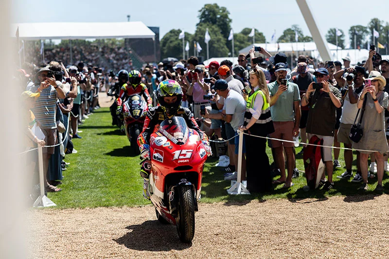People : Les stars du WorldSBK célèbrent le centenaire de Ducati lors du Goodwood Festival of Speed