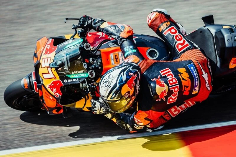 MotoGP, Allemagne J1, Pedro Acosta (KTM/9) satisfait malgré la douleur : « Ma main ne s’est pas engourdie »