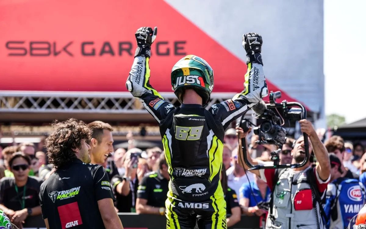 Supersport, Donington J1 : Puni et vainqueur, Tom Booth-Amos fait le show !