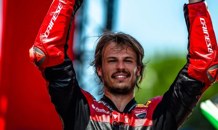 MotoGP, Nicolo Bulega officialise (presque) sa venue en MotoGP : « Je devrai faire des sacrifices au début, et je ne parle pas que d’argent »