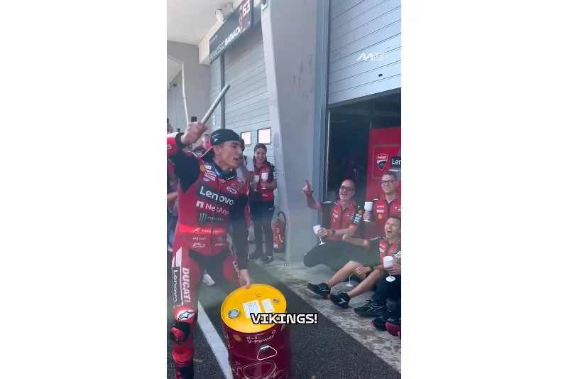 MotoGP, Allemagne, VIDÉO : Marc Márquez enflamme son box avec une célébration viking !