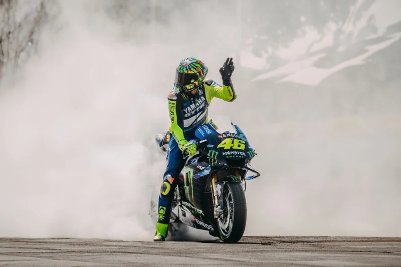 MotoGP, VIDÉO : Valentino Rossi fait son grand retour au guidon de sa Yamaha M1 à Goodwood
