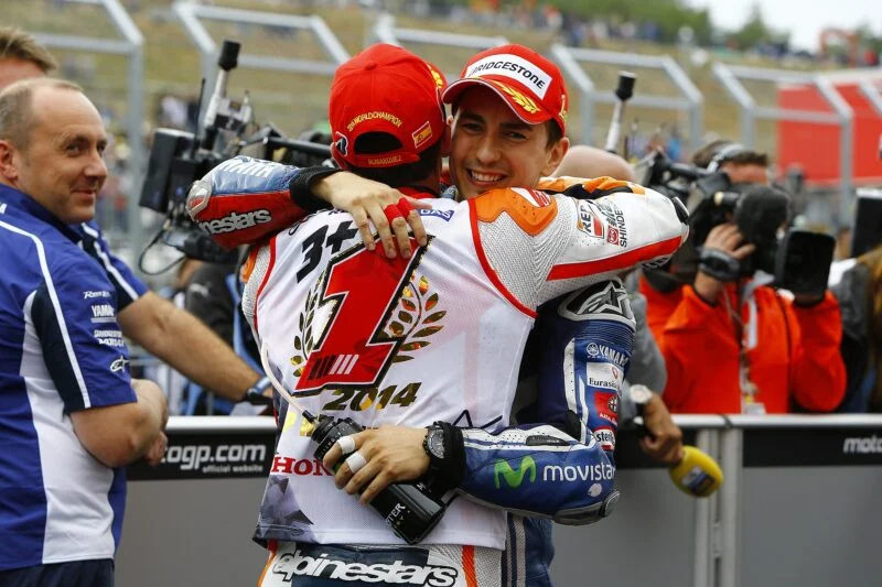 MotoGP, Jorge Lorenzo encense son ancien rival Marc Marquez : « Il était impulsif il y a 10 ans, mais aujourd’hui, c’est le plus intelligent »