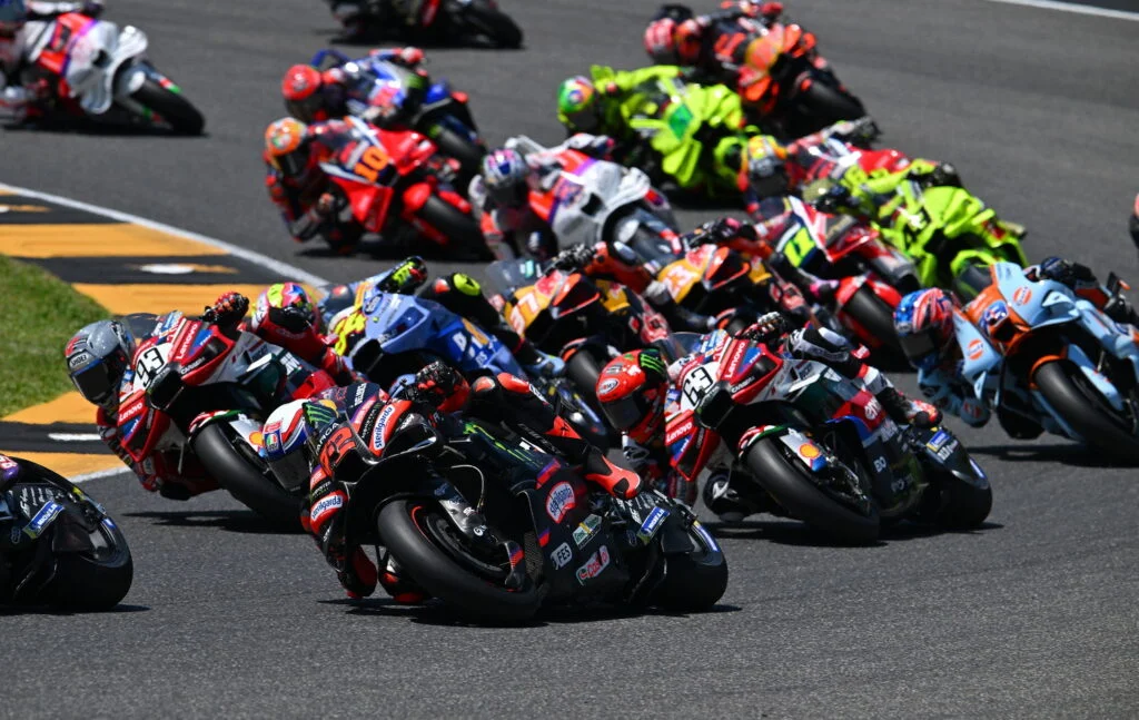 MotoGP, la règle de la moto unique bat de l’aile : KTM bloque, Aprilia et Ducati accusées de vouloir verrouiller leur avance