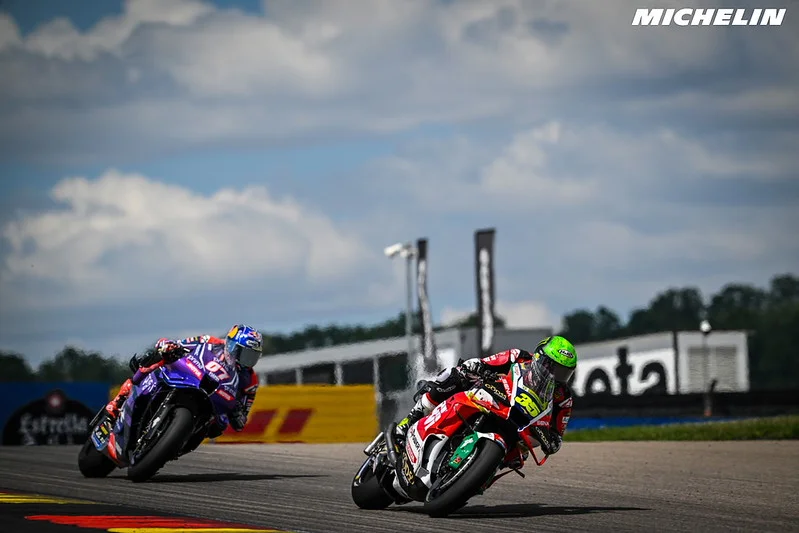 Parlons MotoGP : Ce n’est pas une blague, Crutchlow a dépassé Toprak Razgatlioglu en Allemagne