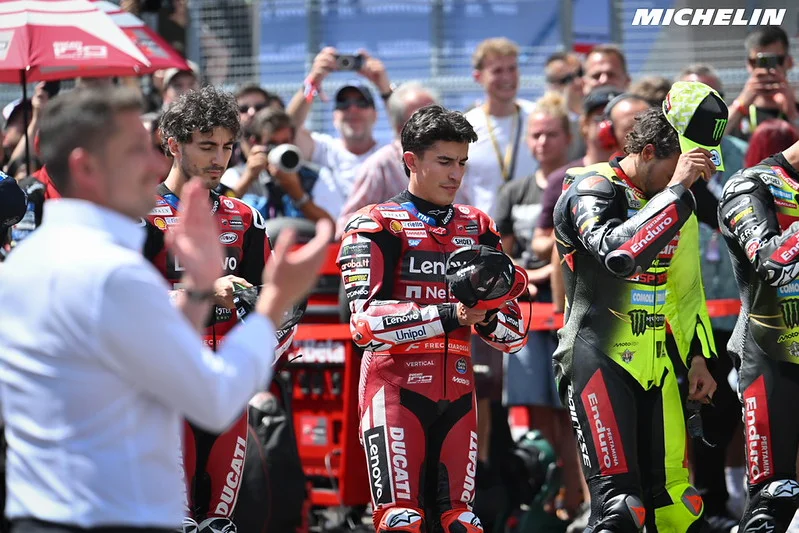 MotoGP, Marc Marquez pense que Joan Mir va relever le défi Gresini : « Il va s’en sortir car il y trouvera l’atmosphère idéale »