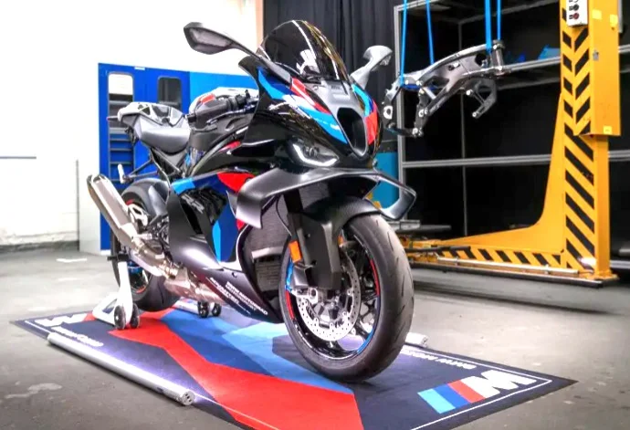 Street – BMW fait évoluer sa gamme 2027 : une M 1000 RR directement inspirée du WorldSBK
