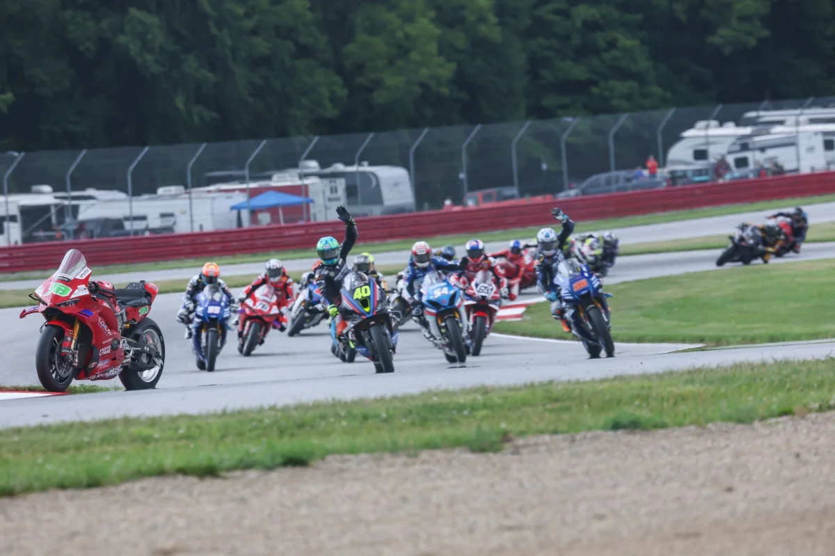 MotoAmerica Mid Ohio Superbike, J3 : Schotlz triomphe, Baz au pied du podium