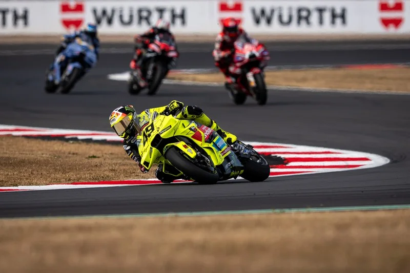 MotoGP, Silverstone J2, Fabio Di Giannantonio (Ducati/Q4-S5) en mode survie : « On n’est pas capables d’aussi bien gérer l’arrière qu’Aprilia »