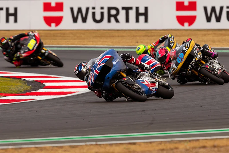 Silverstone, Harley-Davidson Bagger World Cup : Bradley Smith et Archie McDonald se partagent les honneurs