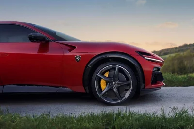 Plus de 700 ch, 12 cylindres et une configuration inédite : ce qu’on appelle encore SUV est en réalité le break sportif le plus radical du momen