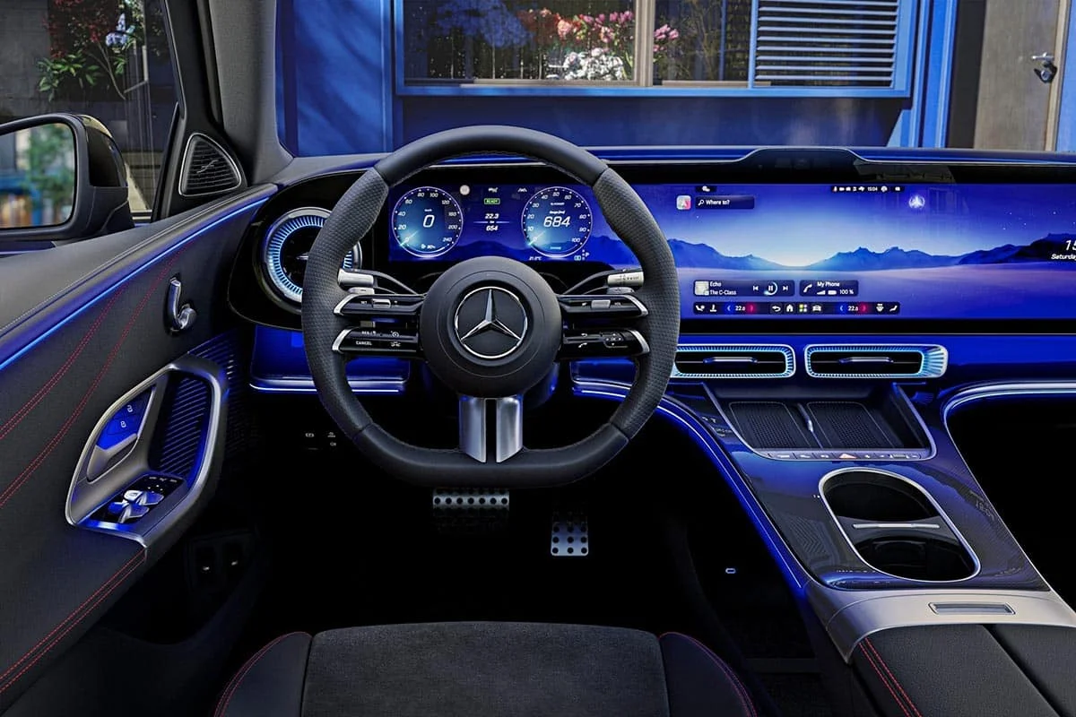 Pendant que Mercedes empile les écrans, 144 000 propriétaires découvrent que la technologie à tout prix a un revers très concret