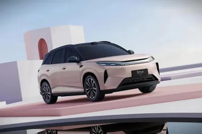 BYD Atto 3 nouvelle génération chinoise avec 630 km d’autonomie et charge ultra-rapide pour 15 000 euros