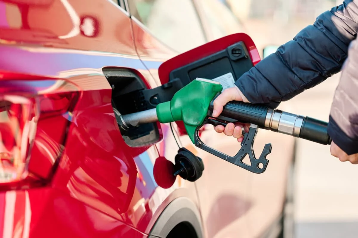 Comment détecter du mauvais carburant dans votre réservoir : les signes qui ne trompent pas