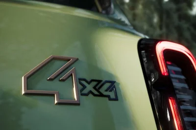 La France voulait un 4×4 simple, abordable et vraiment pratique la Renault 4L 2027 avec ses près de 20 cm de garde au sol arrive avec la réponse parfaite