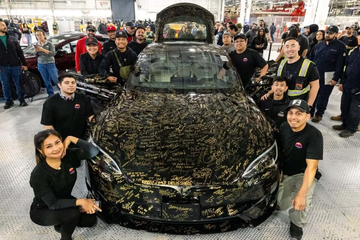 Tesla arrête la production des Model S et Model X : les dernières voitures sortent de l’usine